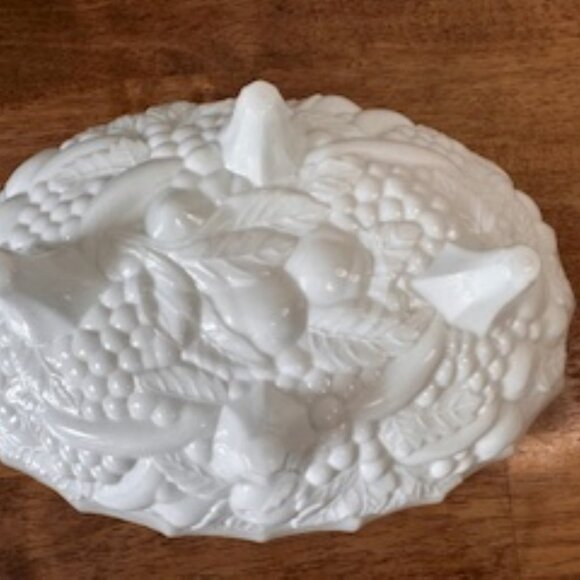 Indiana Glass Milk Glass Pedestal Bowl Fruit Motif Scalloped Footed Centerpiece‎ - Picture 5 of 5